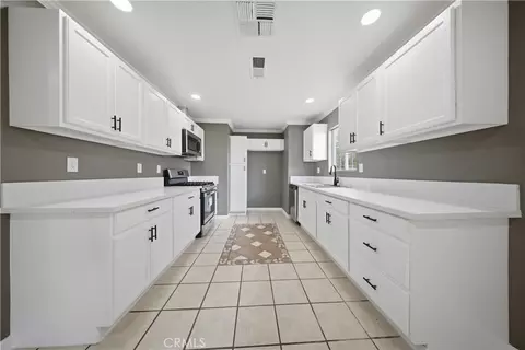 Entry Way - 41052 177th E, Lancaster, CA 93535 photo 2 of 3