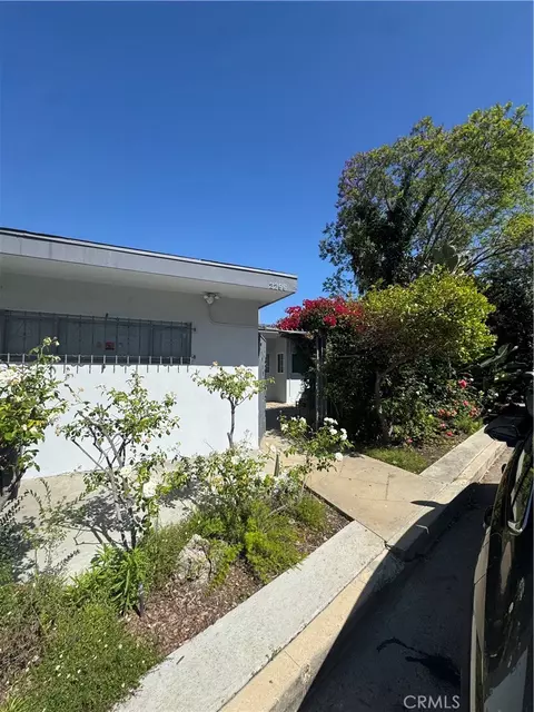 2266 Ronda Vis, Los Angeles, CA 90027