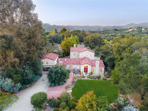 21149 Entrada Rd, Topanga, CA 90290
