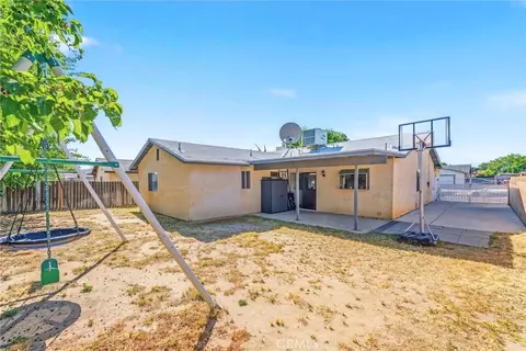Exterior - 1123 Herzel Ave, Lancaster, CA 93535 photo 5 of 5