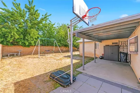 Exterior - 1123 Herzel Ave, Lancaster, CA 93535 photo 4 of 5