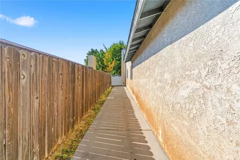 Entry Way - 1123 Herzel Ave, Lancaster, CA 93535 photo 2 of 2