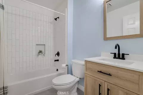 Bath - 272 Fieldstone Way #A, Simi Valley, CA 93065 photo 3 of 3