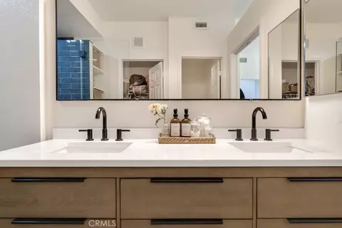 Bath - 272 Fieldstone Way #A, Simi Valley, CA 93065 photo 2 of 3