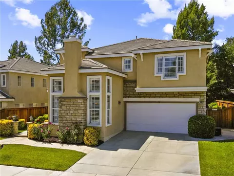 Exterior - 28655 Placerview Trl, Santa Clarita, CA 91390 photo 3 of 10