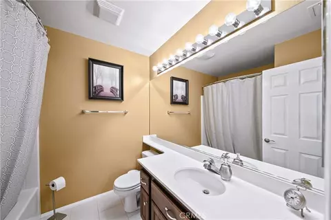 Bath - 28655 Placerview Trl, Santa Clarita, CA 91390 photo 2 of 4