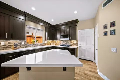 Kitchen - 28655 Placerview Trl, Santa Clarita, CA 91390 photo 3 of 7