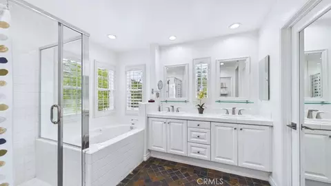 Bath - 24139 Crescent Ct, Valencia, CA 91355 photo 3 of 4