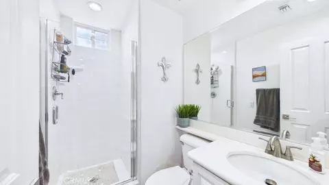 Bath - 24139 Crescent Ct, Valencia, CA 91355 photo 1 of 4