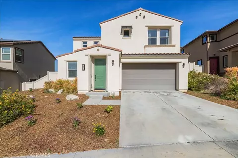 18175 Meridian Ln, Saugus, CA 91350