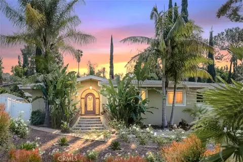 21720 Dumetz Rd, Woodland Hills, CA 91364