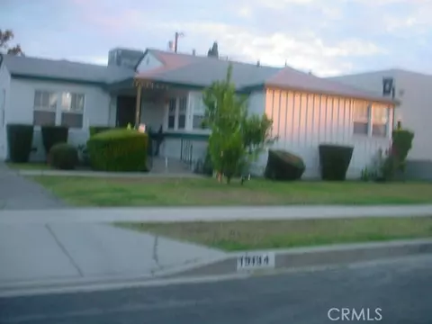 19134 Delano, Tarzana, CA 91335