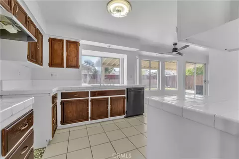 Kitchen - 2148 Scott Ave, Palmdale, CA 93550 photo 1 of 2