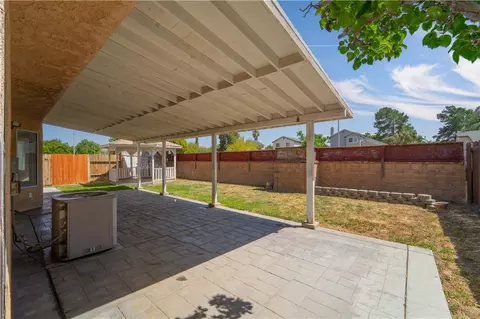 Exterior - 2148 Scott Ave, Palmdale, CA 93550 photo 5 of 5