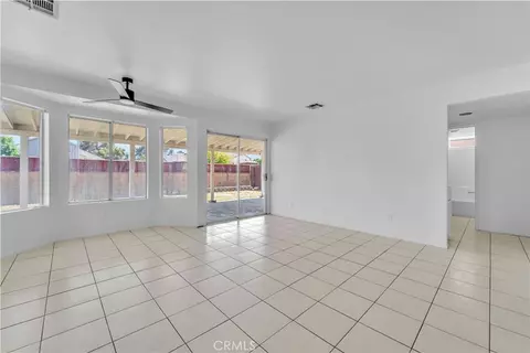 Living - 2148 Scott Ave, Palmdale, CA 93550 photo 5 of 7
