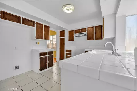 Kitchen - 2148 Scott Ave, Palmdale, CA 93550 photo 2 of 2
