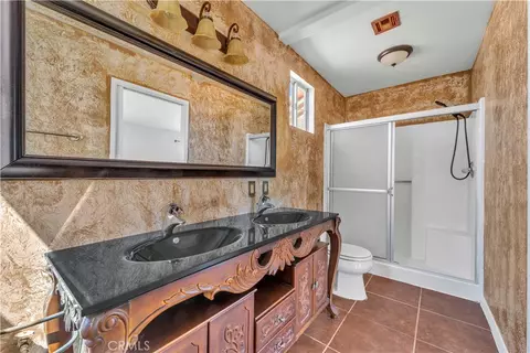 Bath - 2148 Scott Ave, Palmdale, CA 93550 photo 2 of 5