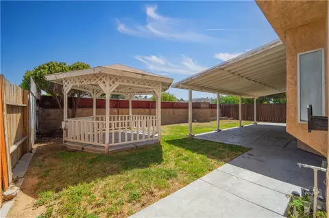Exterior - 2148 Scott Ave, Palmdale, CA 93550 photo 3 of 5