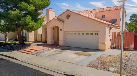 Exterior - 2148 Scott Ave, Palmdale, CA 93550 photo 2 of 5