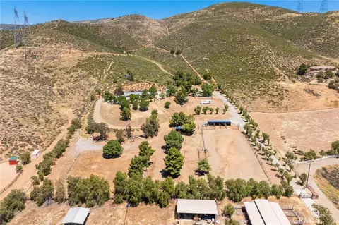 35675 Peppertree, Agua Dulce, CA 91390