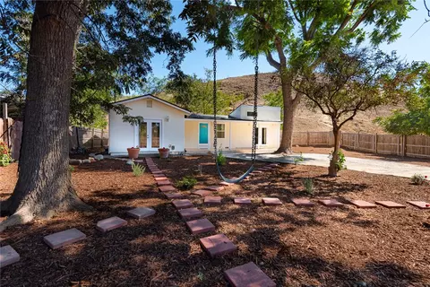 10416 Clybourn Ave, Shadow Hills, CA 91040
