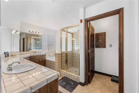 Bath - 40508 E 154th St, Lancaster, CA 93535 photo 1 of 4