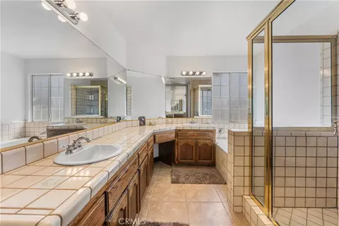 Bath - 40508 E 154th St, Lancaster, CA 93535 photo 3 of 4