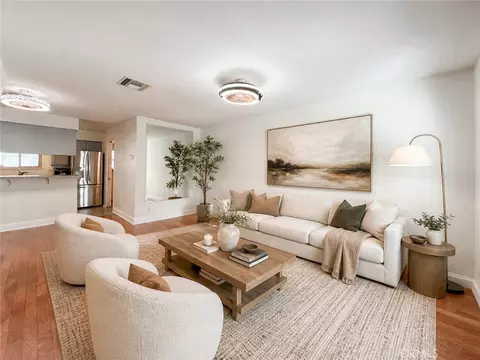 22131 N Oxnard St #A, Woodland Hills, CA 91367