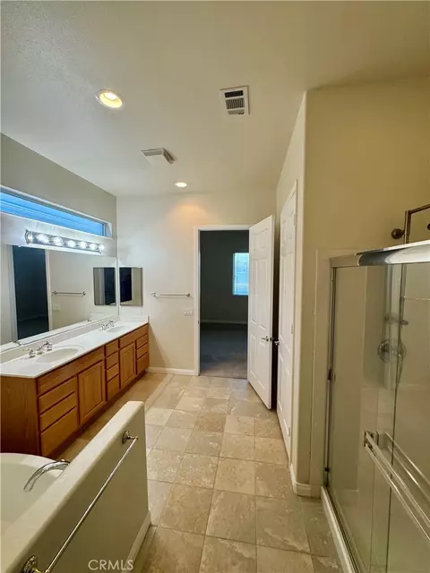 Bath - 19533 Vermillion, Apple Valley, CA 92308 photo 4 of 4