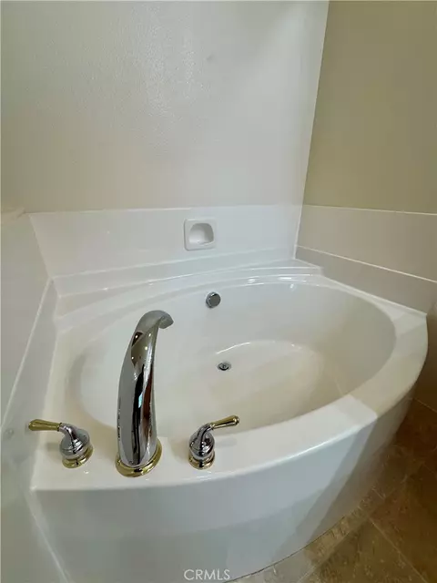 Bath - 19533 Vermillion, Apple Valley, CA 92308 photo 3 of 4