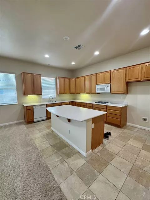 Kitchen - 19533 Vermillion, Apple Valley, CA 92308 photo 2 of 2