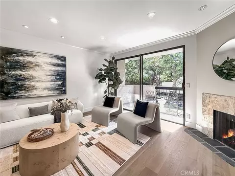 423 N Palm #108, Beverly Hills, CA 90210