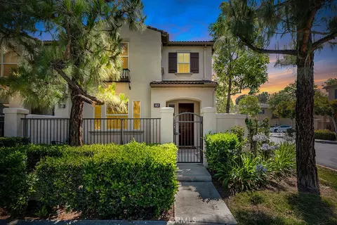 82 Trailing Vine, Irvine, CA 92602
