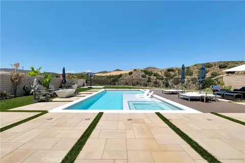 21611 Canyon Cv, Chatsworth, CA 91311