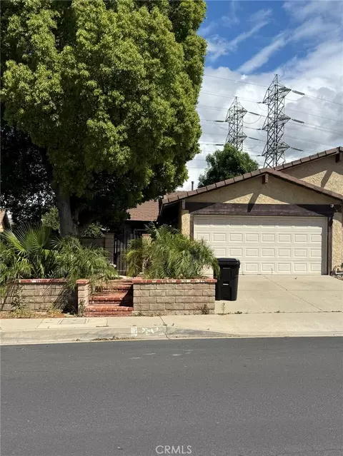 25586 Alicante, Valencia, CA 91355