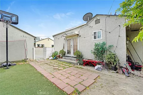 Exterior - 19549 Schoolcraft, Reseda, CA 91335 photo 4 of 4