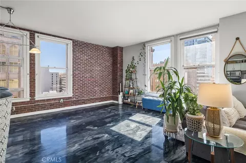 215 W 7th St #1008, Los Angeles, CA 90014