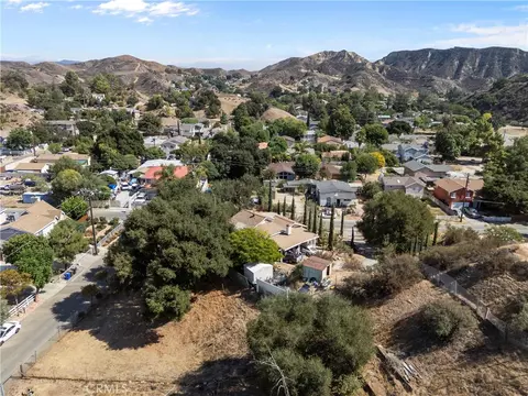 29027 Val Verde Rd, Val Verde, CA 91384