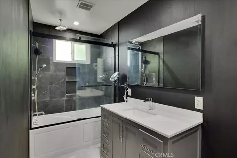Bath - 25142 Walnut St, Newhall, CA 91321 photo 3 of 4