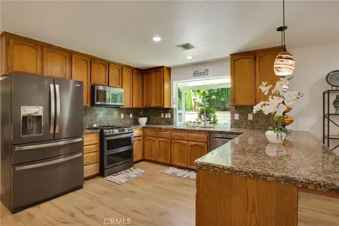 Kitchen - 25142 Walnut St, Newhall, CA 91321 photo 1 of 1
