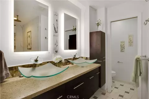Bath - 25142 Walnut St, Newhall, CA 91321 photo 1 of 4