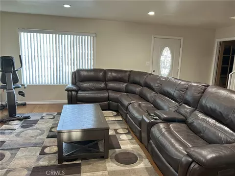 3246 Locust Ave, Long Beach, CA 90807 photo 2