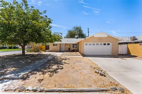Exterior - 45303 6th St E, Lancaster, CA 93535 photo 3 of 12