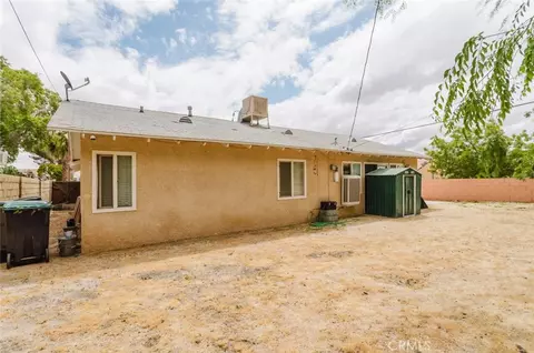 Exterior - 45303 6th St E, Lancaster, CA 93535 photo 7 of 7