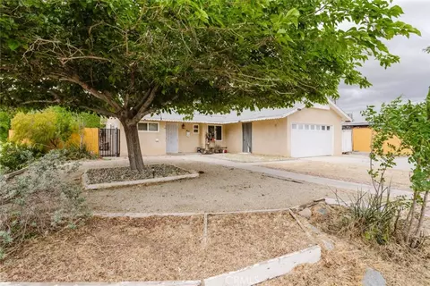 Exterior - 45303 6th St E, Lancaster, CA 93535 photo 2 of 7