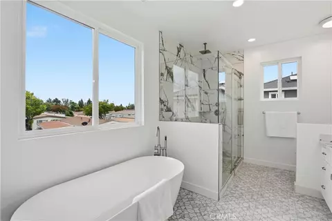 Bath - 604 Nomad Ct, Hayward, CA 94544 photo 5 of 8