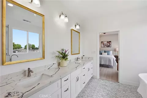 Bath - 604 Nomad Ct, Hayward, CA 94544 photo 7 of 8