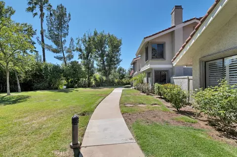 Exterior - 905 Thistlegate, Oak Park, CA 91377 photo 5 of 9