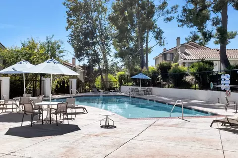 Exterior - 905 Thistlegate, Oak Park, CA 91377 photo 3 of 9