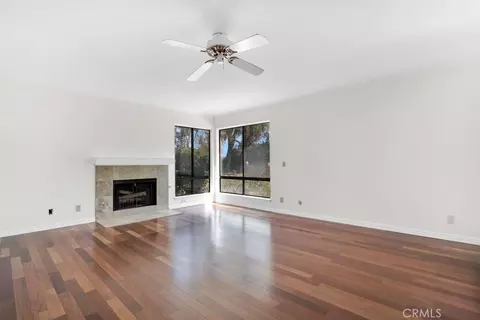 Living - 905 Thistlegate, Oak Park, CA 91377 photo 3 of 5